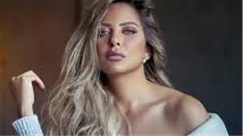الكلب يشاركها في مفاجأة غير متوقعة.. ريم مصطفى تتألق بإطلالة فسفورية جريئة | شاهد