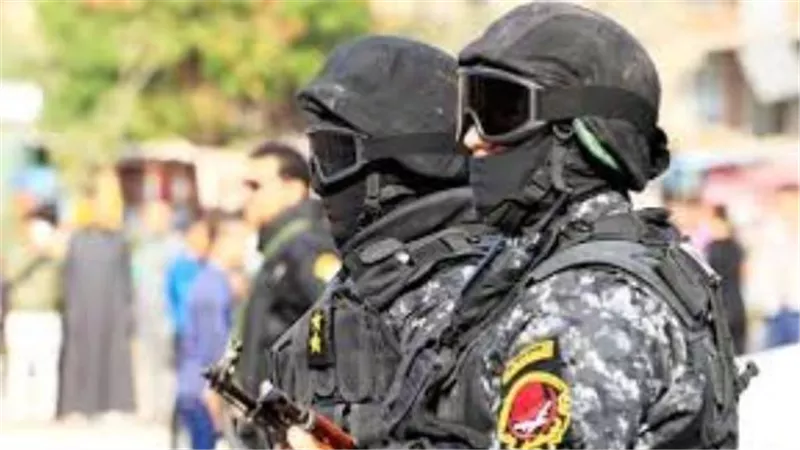 علقة موت وسرقة بالإكراه.. عاطل يحتجز شابا داخل شقة في حلوان