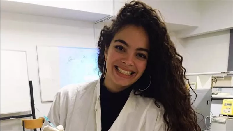 خريجة بالجامعة الالمانية بالقاهرة تفوز بجائزة أفضل دكتوراه في الصيدلة بباريس