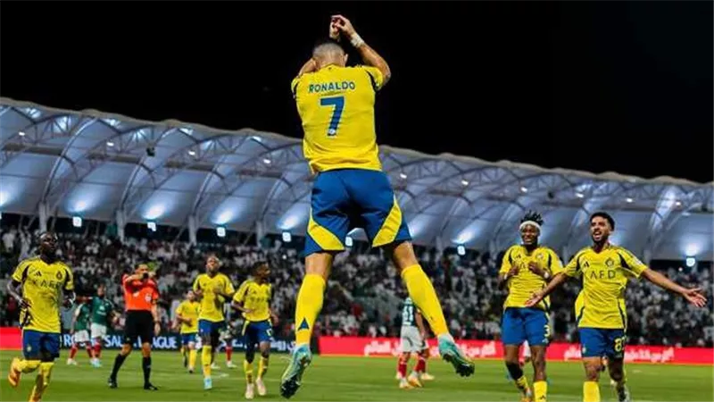 مبلغ فلكي.. تفاصيل عقد رونالدو الجديد مع النصر