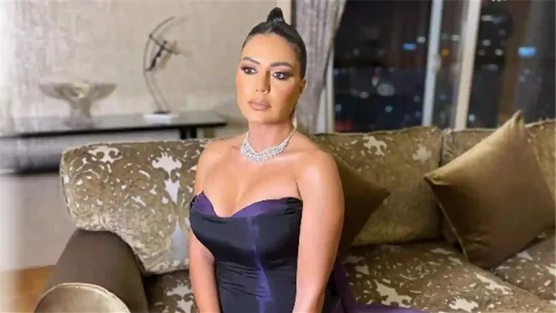  تربيتى عيشتنى فى رعب.. ماذا قالت رانيا يوسف عن أسرتها؟