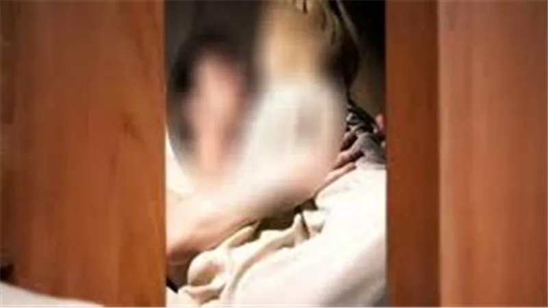 محتوى مخل وصور خادشة.. تفاصيل مثيرة في اتهام بلوجر شهيرة بإقامة علاقة غير شرعية بالقاهرة الجديدة 