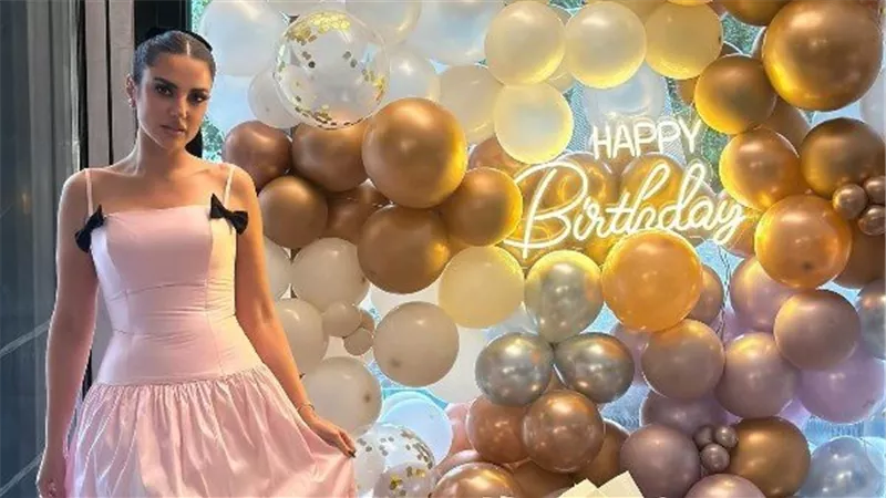 فى عيد ميلادها الـ 45.. درة تخطف الأنظار بإطلالة لافتة | شاهد
