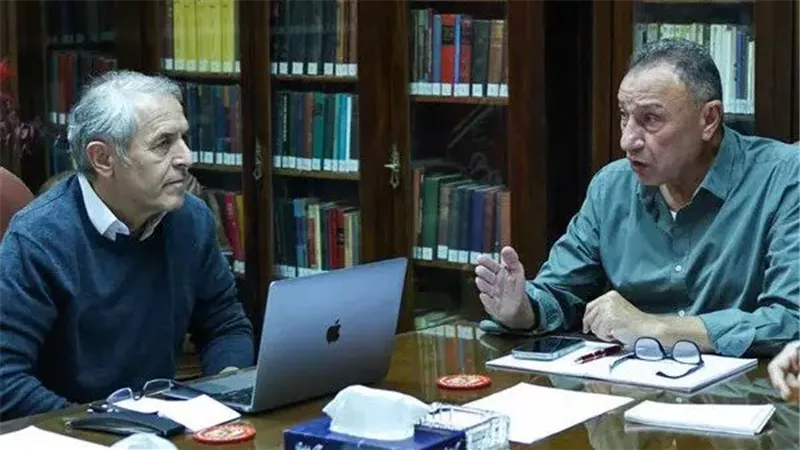  بسبب الصفقات.. صدام ناري وتلميحات مثيرة من كولر ضد الخطيب 
