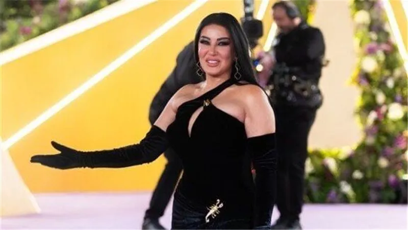  لابسة عقرب.. تفاصيل إطلالة سمية الخشاب المثيرة للجدل | شاهد