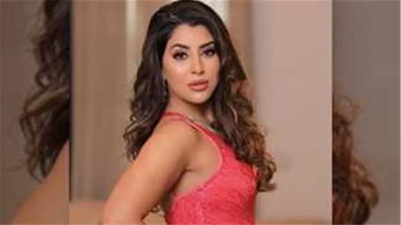  مبهر.. فستان آيتن عامر يشعل السوشيال ميديا | شاهد 