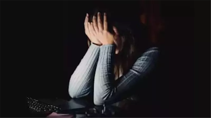 ابتزها بصور عارية على واتساب.. القصة الكاملة لواقعة الفيديوهات المخلة لـ فتاة العياط