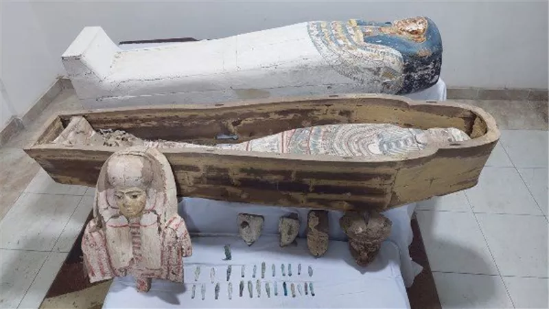  26 تمثالا ومومياء.. تفاصيل العثور على كنز فرعوني داخل منزل ببني سويف 