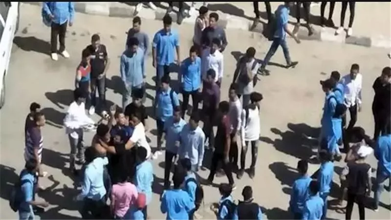 اقتحمت مدرسة وطعنت طالبا بسكين المطبخ.. تفاصيل جريمة الأم المتهورة في قنا