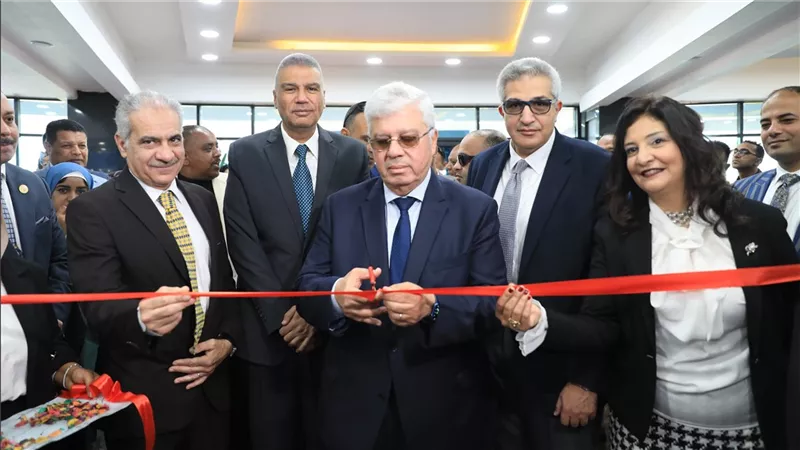 وزير التعليم العالي يتفقد عددًا من مشروعات جامعة أسوان.. صور
