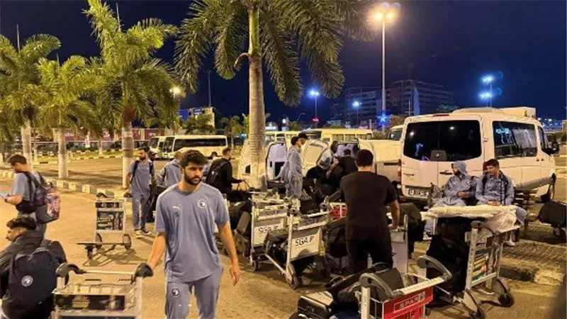  هبوط اضطراري وإغماء بين اللاعبين.. ماذا حدث لطائرة بيراميدز خلال 120 دقيقة في سماء أنجولا؟ 