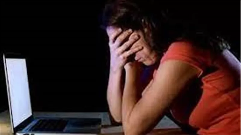 صورها خلسة.. القصة الكاملة للحكم على شاب ابتز فتاة بصور وفيديوهات خادشة 