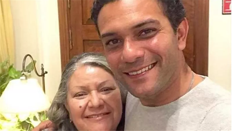 بسبب التمثيل..كيف تسبب آسر ياسين في مرض والدته؟