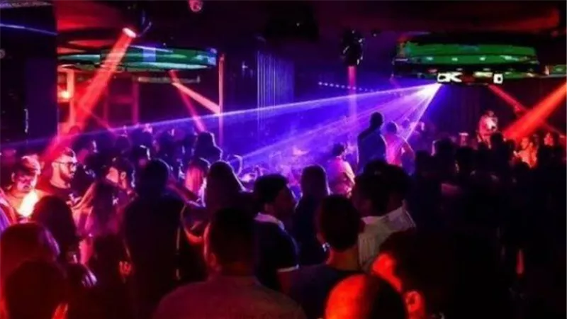  4 فتيات يحرضن على الفسق.. الشرطة تداهم ملهى ليلي بالعجوزة 
