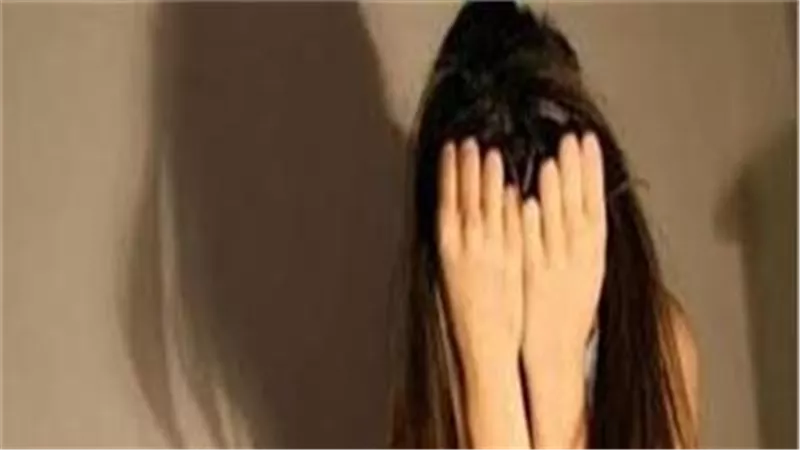 منوم في العصير وفيديوهات مخلة.. حكاية الذئاب الأربعة والحسناء القاصر في النادي الشهير