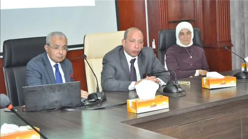عميد طب قصر العيني يجتمع بالفريق الطبي المكتشف لحالة متلازمة VEXAS