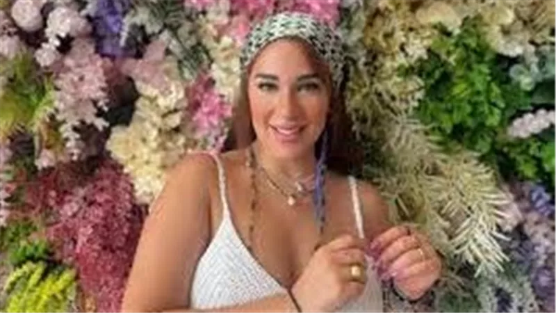 بالجينز.. اسما شريف منير تثير ضجة بهذه الإطلالة | شاهد