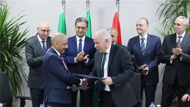مذكرة تفاهم بين الأكاديمية العربية وكلية الطب بجامعة DUNDEE بالمملكة المتحدة