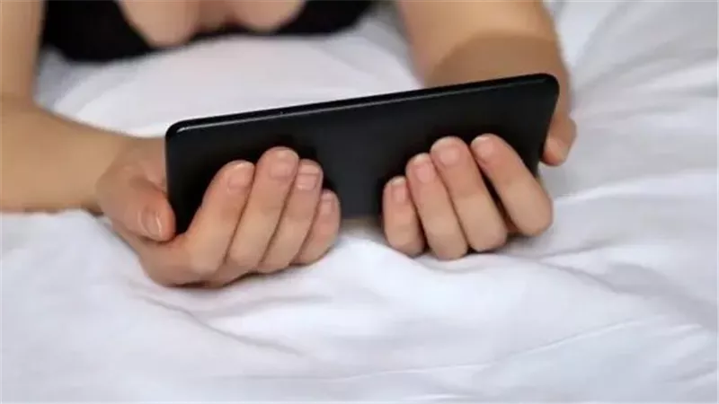  جريمة الصغار.. هددها شقيقها بفضح مشاهدتها لأفلام إباحية فخنقته بأوسيم 
