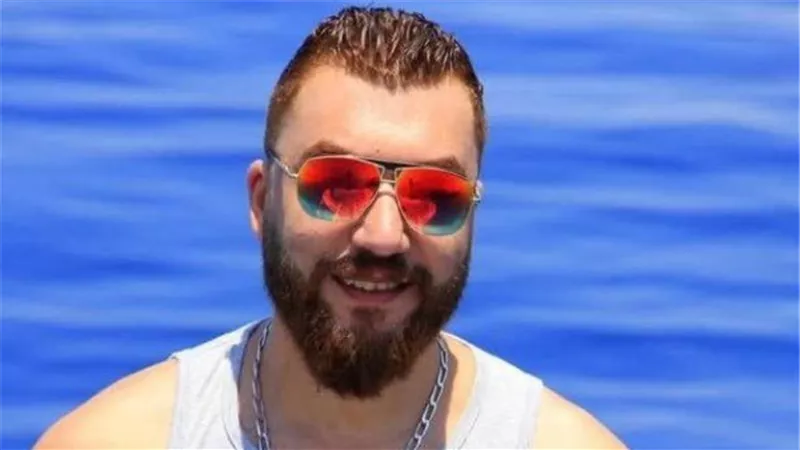جاب لمراته تورته ليصالحها.. والد زوج ميكب ارتست المحلة يكشف تفاصيل تخلص نجله من حياته 