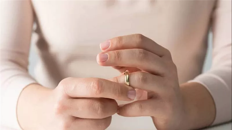 ضرب أبويا.. عروسة تطلب الخلع في محكمة الأسرة بعد شهرين من الزواج