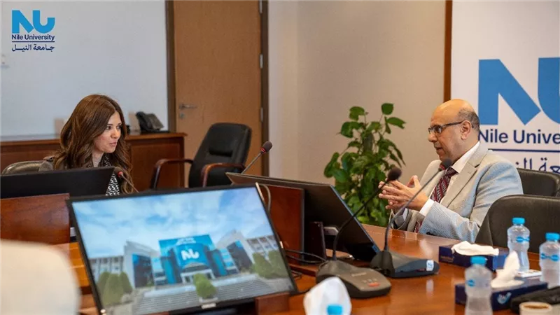 رئيس جامعة النيل يلتقى وفد 