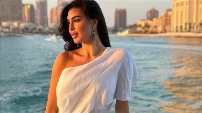 على الجليد.. ياسمين صبري تثير ضجة بهذه الإطلالة | شاهد