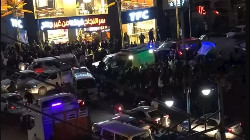 لحظات من الرعب.. ماذا حدث داخل مطعم وجبات سريعة في بورسعيد ؟ 