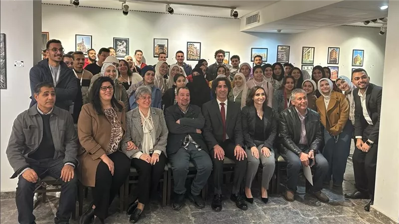 جامعة القاهرة تنظم مسابقة 