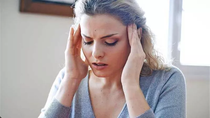 اكتشف الأسباب والحلول.. هل يسبب الطقس البارد صداعًا لمرضى الجيوب الأنفية؟ 