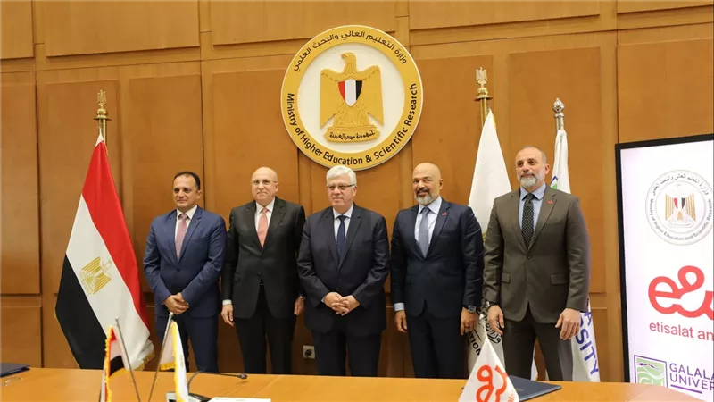 وزير التعليم العالي يشهد توقيع اتفاقية تعاون بين جامعة الجلالة وإي آند مصر لإنشاء مختبر للاتصالات السلكية واللاسلكية