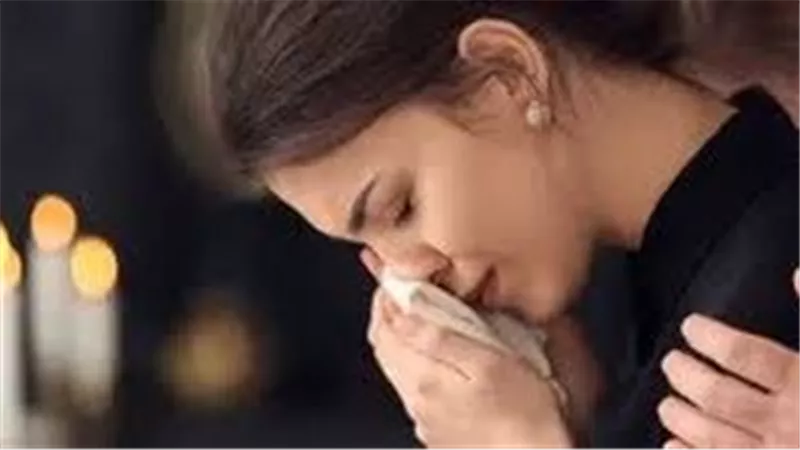 انتشلته من الفقر فجازاني بالخيانة.. عبير تطلب خلع زوجها في محكمة الأسرة 