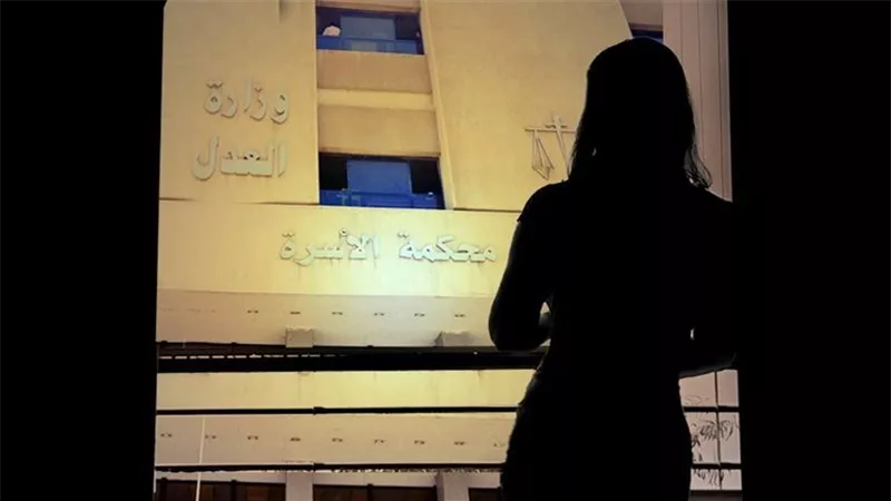 بيفتشني.. غالية تطلب الخلع في محكمة الأسرة بعد 5 سنوات من الزواج 