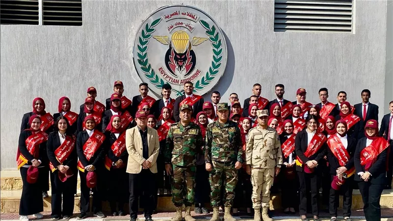 جامعة حلوان تنظم زيارة طلابية لقيادة وحدات المظلات المصرية