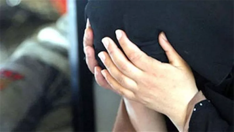 تفاصيل الحكم على الأم وصاحب السوبر ماركت.. قتلت طفلها بمساعدة عشيقها ليخلو لهما الجو