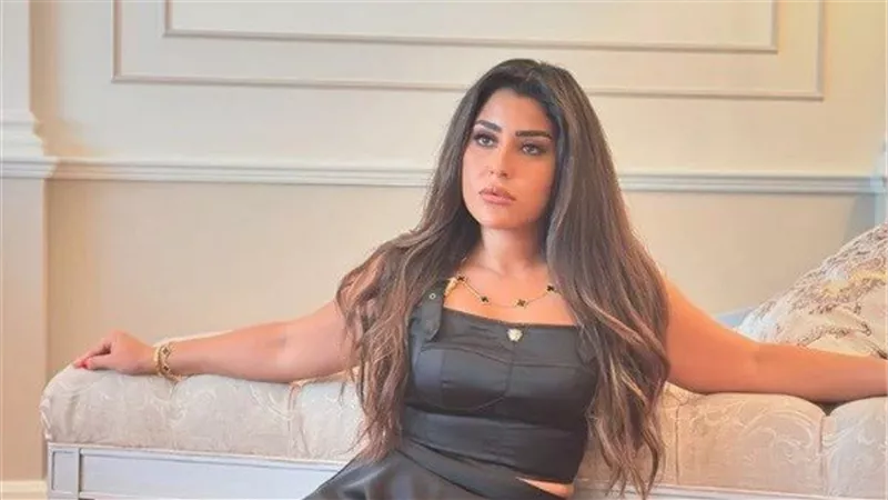  بالورد الأحمر.. أيتن عامر تثير ضجة بهذه الإطلالة | شاهد