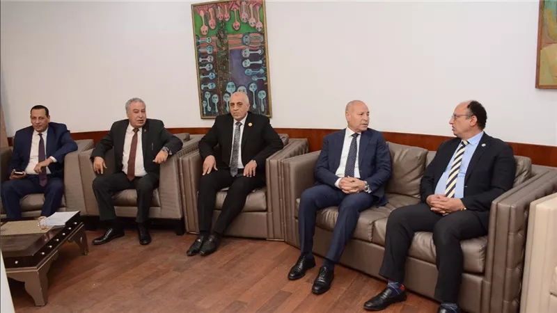  مجمع الفنون بجامعة حلوان يستضيف مناقشة علمية حول التحول الرقمي.. صور 