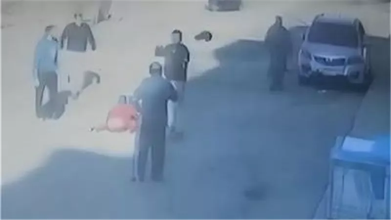 قرار قضائي من نيابة 6 أكتوبر بشأن قيام زوج بسحل طليقته وأختها أمام محكمة الأسرة