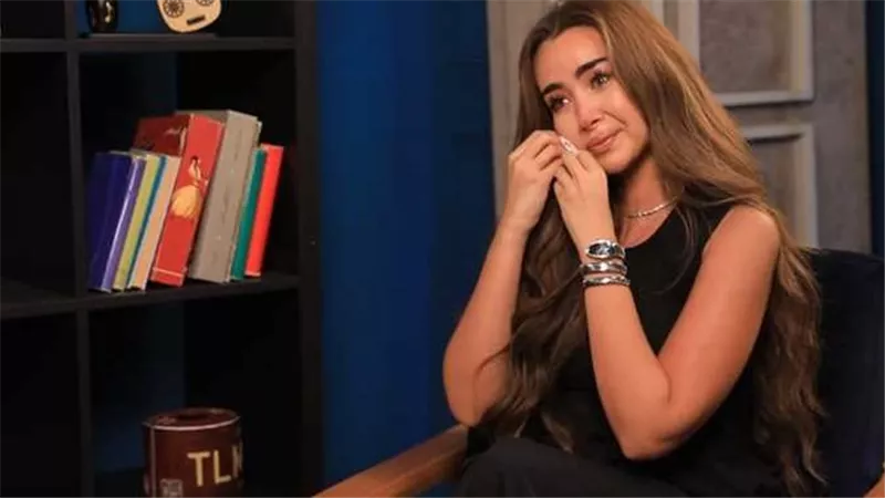 عاش لحظات قاسية في أيامه الأخيرة.. انهيار هنا الزاهد بالبكاء بسبب طلعت زكريا