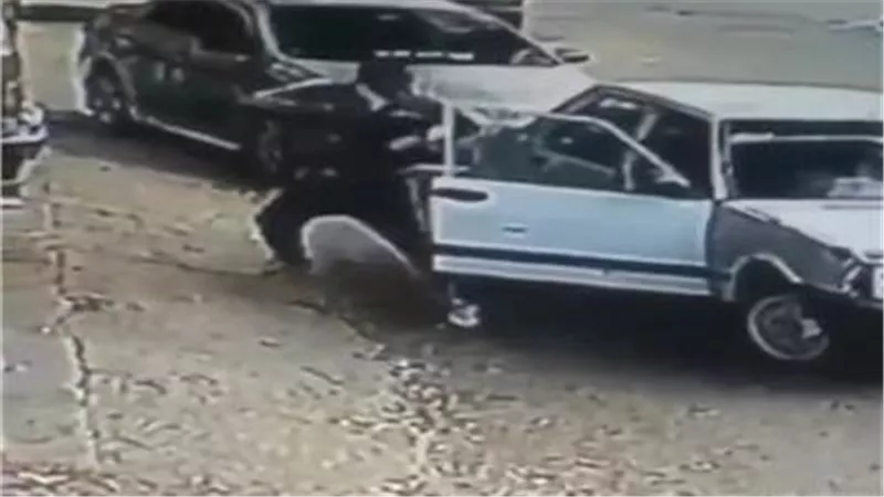 رصاصة في وضح النهار.. كاميرات ترصد لحظة إطلاق النار على تاجر كاوتش ببني سويف