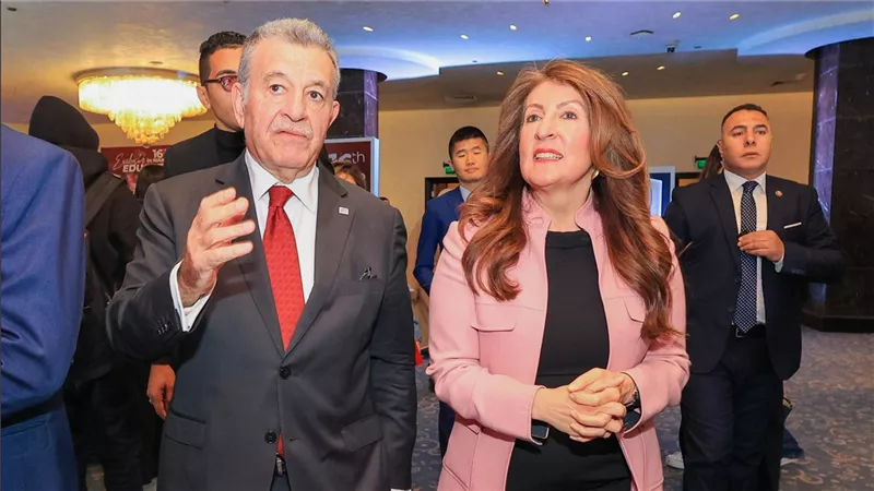 السفيرة الأمريكية تتفقد فعاليات الملتقى والمعرض الدولي للتعليم العالي والتدريب «إيديوجيت 2025»