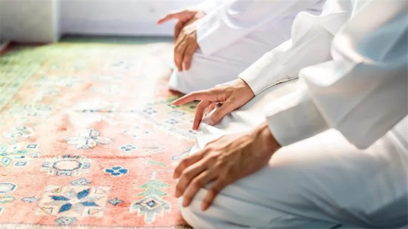 كما صلاها رسول الله.. كيفية صلاة التراويح في البيت منفردا وجماعة 