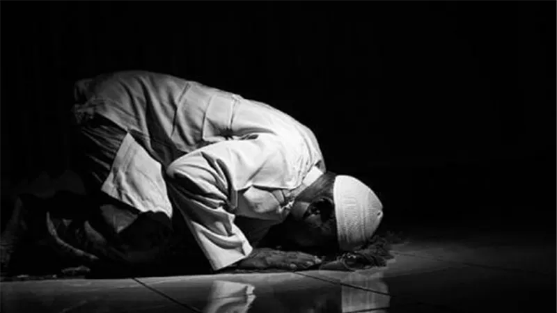  تسبب العمى.. حركة في الصلاة حذر النبي من فعلها تجنبها في التراويح 