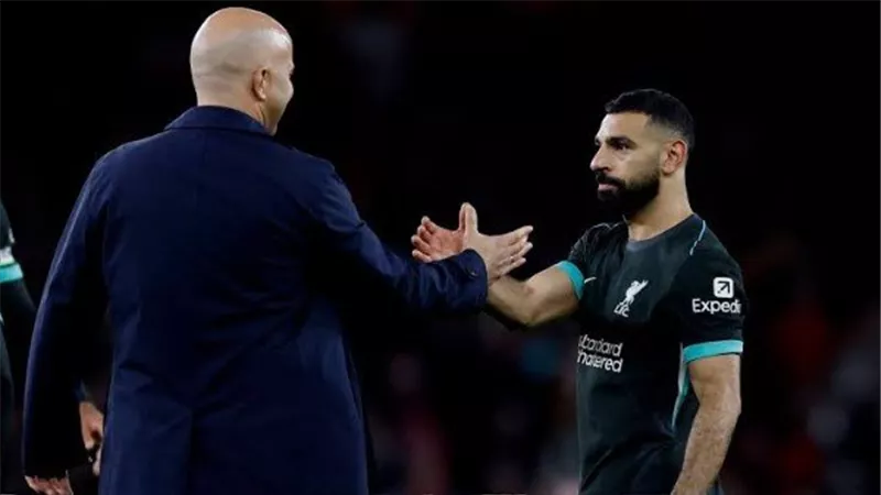  مدرب ليفربول كشف الأمر.. ماذا فعل محمد صلاح بعد تبديله أمام باريس سان جيرمان؟ 