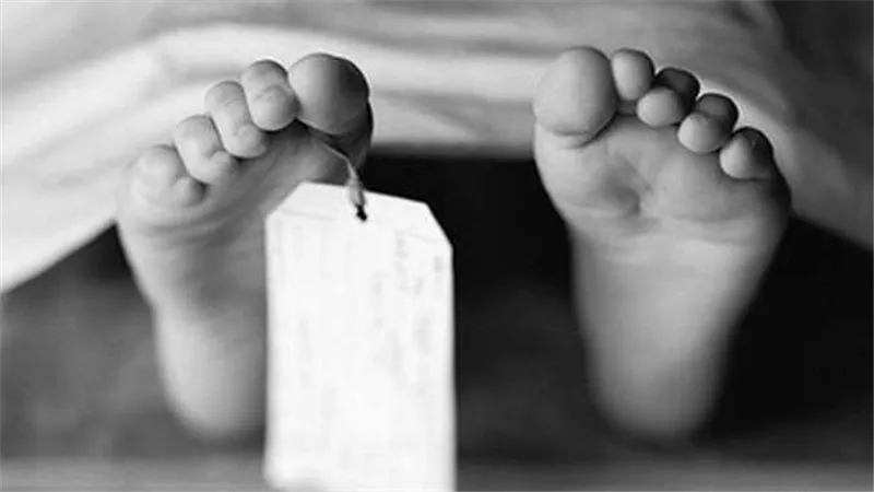 ابتلعها فقطعت الأكسجين عنه.. مصاصة تنهي حياة طفل في الجيزة