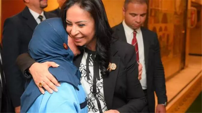 «جبر الخواطر على الله».. وزير التضامن تتعرض لموقف غريب تحت قبة «النواب».. ماذا حدث؟