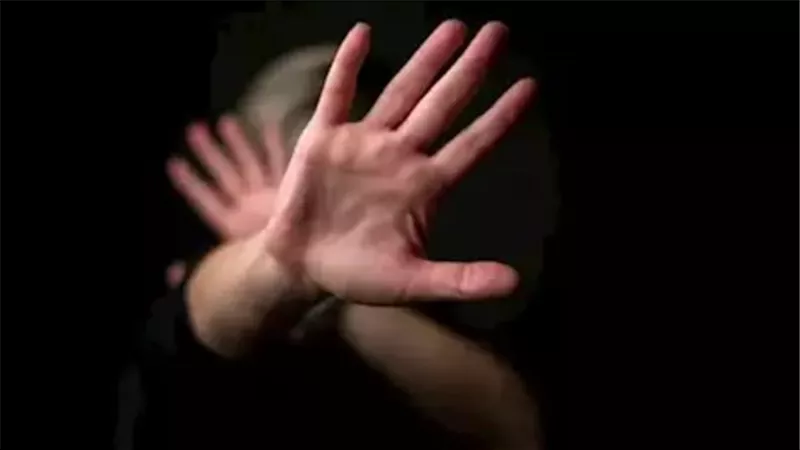 سقاها مادة كاوية.. والد زوجة سوهاج يكشف تفاصيل اعتداء زوجها | فيديو