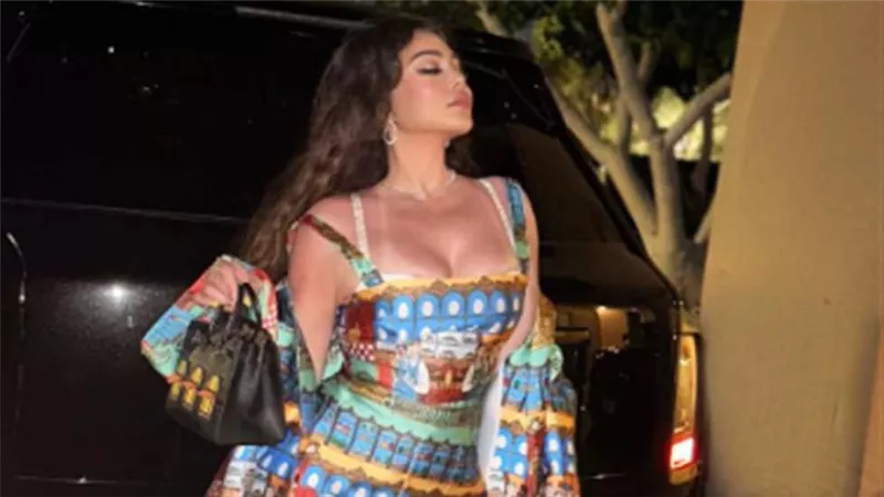  بالفوشيا.. هيفاء وهبي تثير الجدل في أحدث ظهور | شاهد 