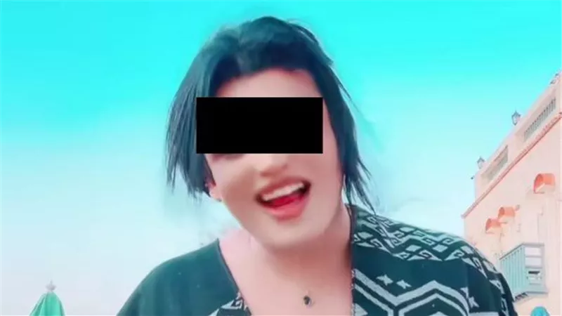  لارتدائة عباية حريمي وميكب كامل.. تفاصيل مثيرة في القبض على تيك توكر شهير بمدينة دهب 