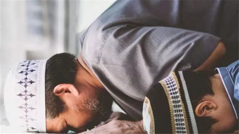 صلاة التهجد في رمضان 2025.. وقتها وفضلها وعدد ركعاتها والأدعية المستحبة بها | فيديو